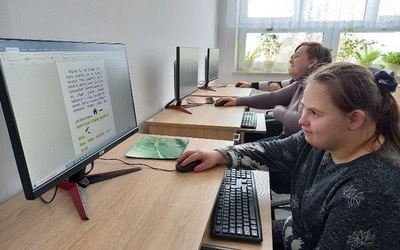 Zajęcia przy komputerze w SOSW w Rudniku nad Sanem.
