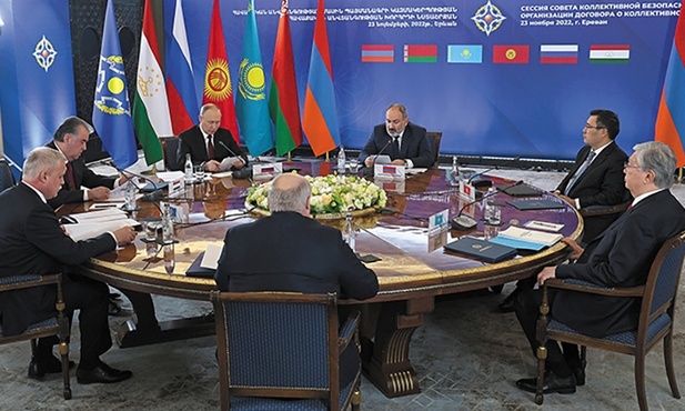 Obrady szczytu OUBZ. Premier Armenii (na zdjęciu u góry) nie podpisał dokumentu końcowego.