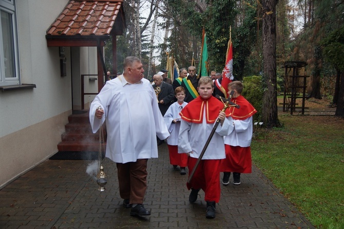 Bujaków. Wprowadzenie relikwii patrona pszczelarzy