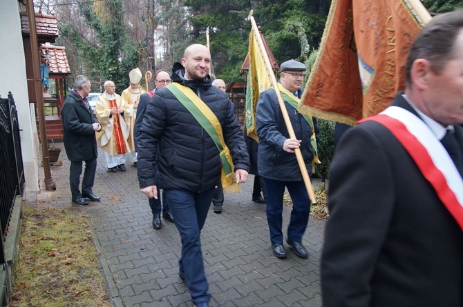 Bujaków. Wprowadzenie relikwii patrona pszczelarzy