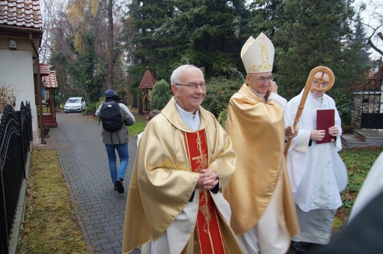 Bujaków. Wprowadzenie relikwii patrona pszczelarzy