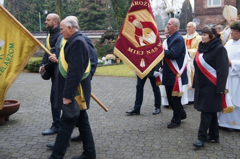 Bujaków. Wprowadzenie relikwii patrona pszczelarzy