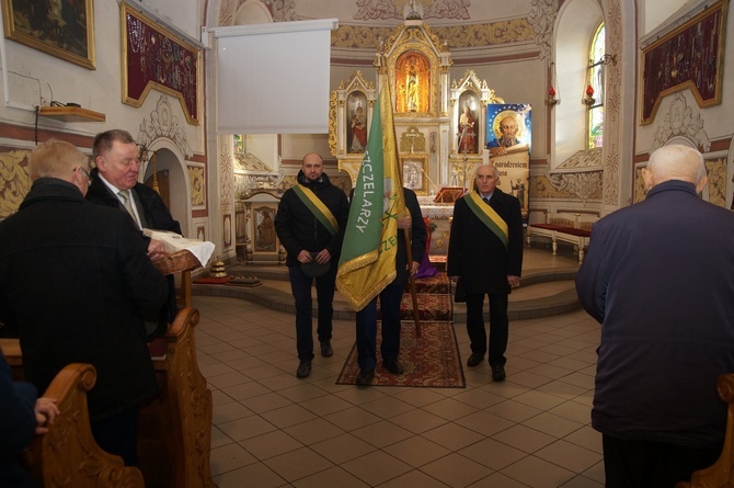 Bujaków. Wprowadzenie relikwii patrona pszczelarzy