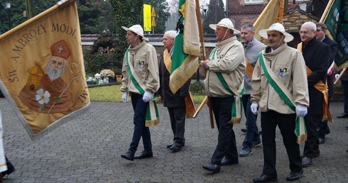 Bujaków. Wprowadzenie relikwii patrona pszczelarzy