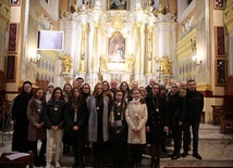 Pamiątkowe zdjęcie uczestników liturgii.