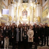 Pamiątkowe zdjęcie uczestników liturgii.