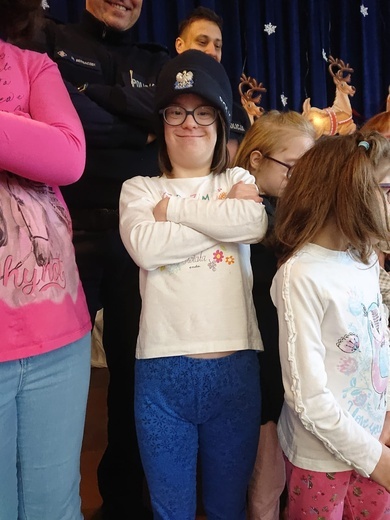 Policjanci z powiatu ząbkowickiego zorganizowali zbiórkę darów dla dzieci