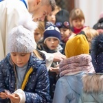 Poświęcenie medalików w kilku parafiach diecezji