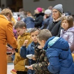 Poświęcenie medalików w kilku parafiach diecezji