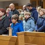 Poświęcenie medalików w kilku parafiach diecezji