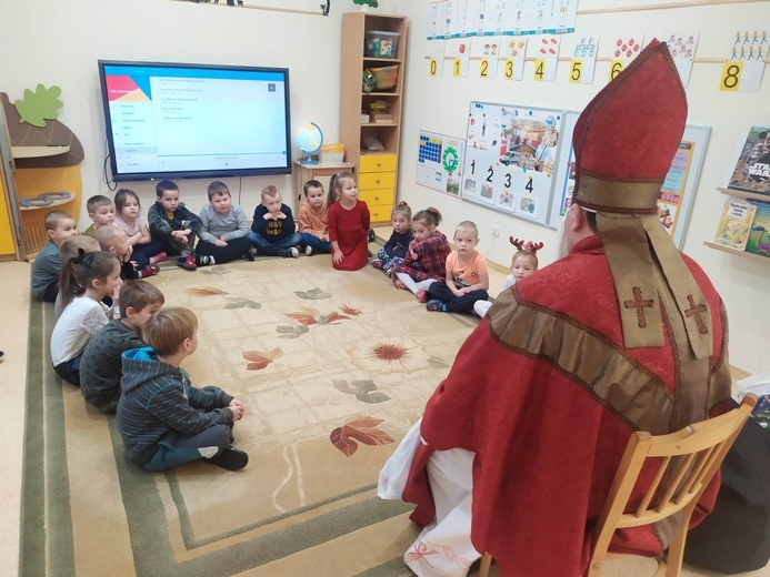 Tegoroczne spotkanie ze św. Mikołajem dzieci uczęszczających do świetlicy