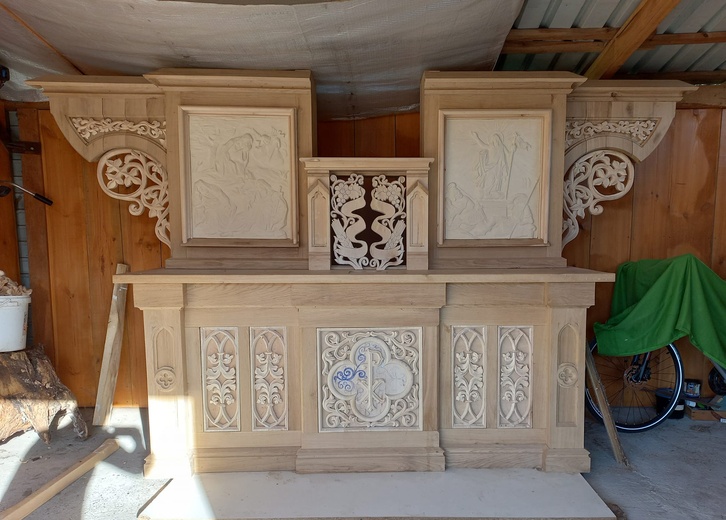 Przebieg prac odbudowy ołtarza w kościele św. Barbary