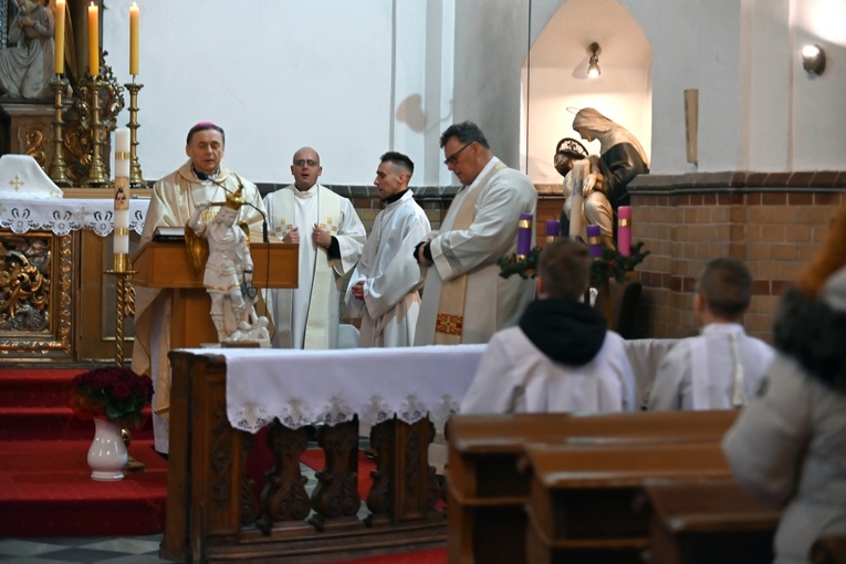 Organiści z diecezji świdnickiej usiedli wspólnie za stołem