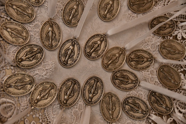 Wojakowa. Przyjęcie 19 dziewcząt do DSM