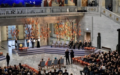 Laureaci Pokojowej Nagrody Nobla odebrali złote medale oraz dyplomy