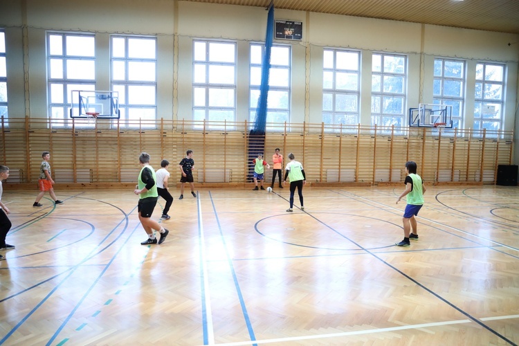 Rejonowy turniej piłki halowej w Staszowie