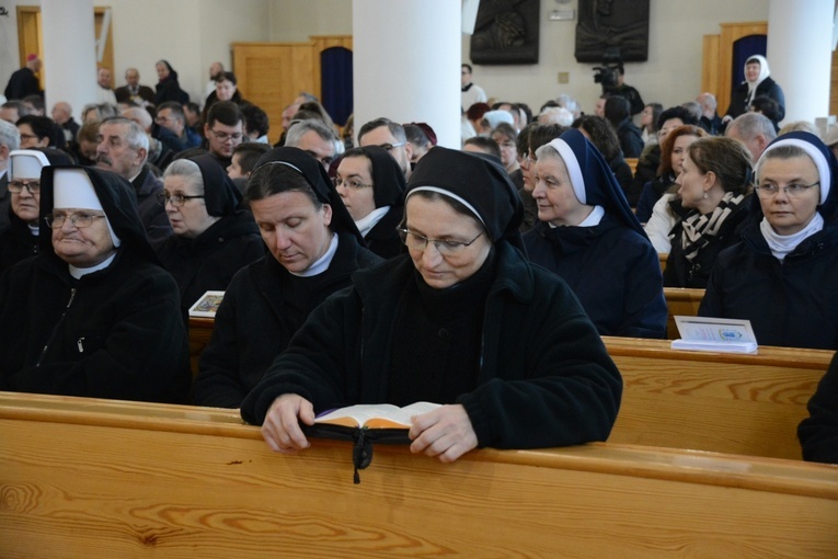 Ostatnie przygotowania do celebracji święceń biskupich