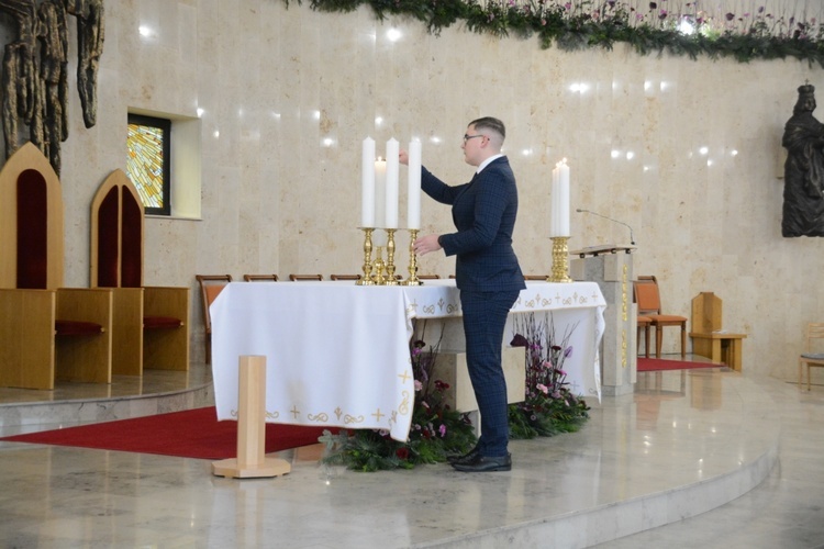 Ostatnie przygotowania do celebracji święceń biskupich