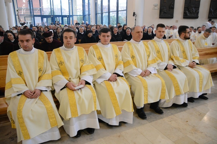 Ostatnie przygotowania do celebracji święceń biskupich