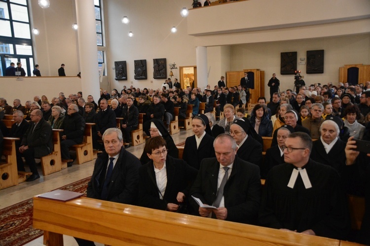 Ostatnie przygotowania do celebracji święceń biskupich