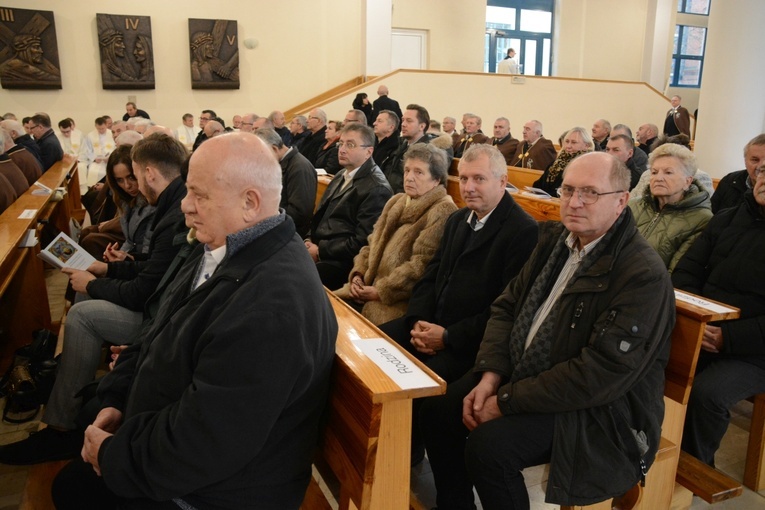 Ostatnie przygotowania do celebracji święceń biskupich