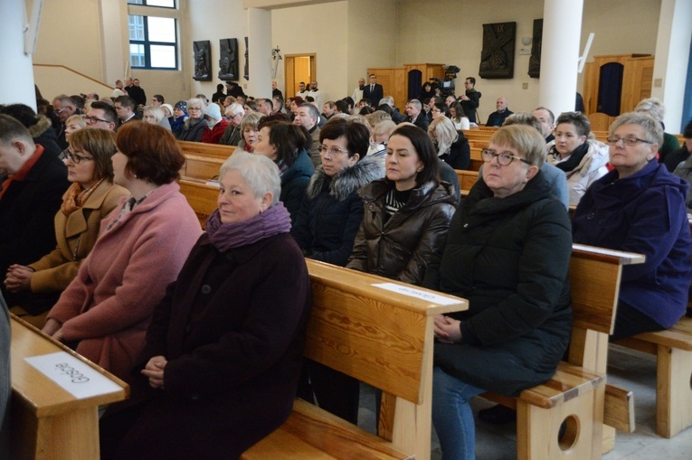 Ostatnie przygotowania do celebracji święceń biskupich