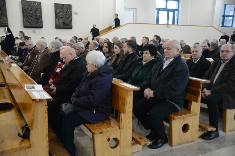 Ostatnie przygotowania do celebracji święceń biskupich