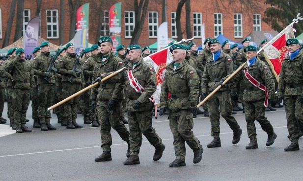 3 tys. żołnierzy dobrowolnej, zasadniczej służby wojskowej złożyło przysięgę wojskową 