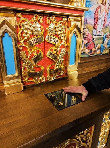 Przebieg prac odbudowy ołtarza w kościele św. Barbary