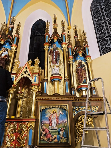 Przebieg prac odbudowy ołtarza w kościele św. Barbary