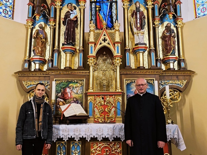 W niedzielę radości parafia św. Barbary w Wałbrzychu cieszy się już nowym ołtarzem.