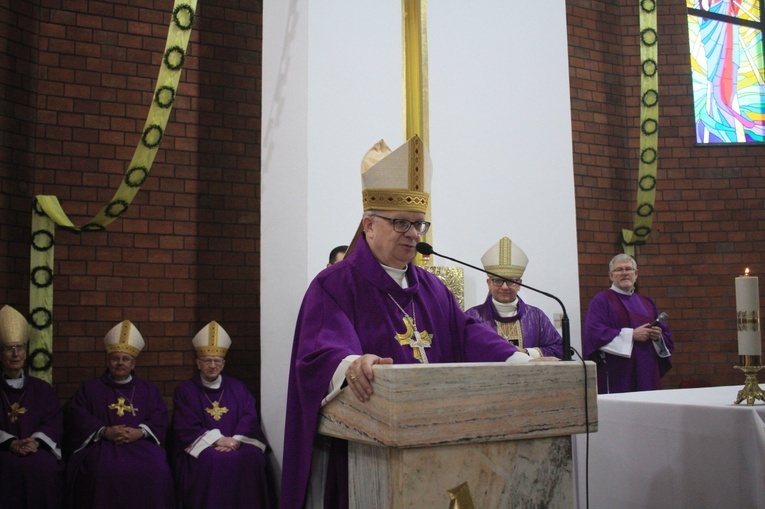 Prymicje biskupie w Żywocicach