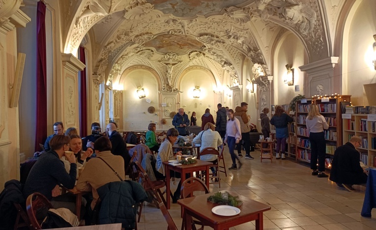 Dominikański kiermasz świąteczny - DominiCafe
