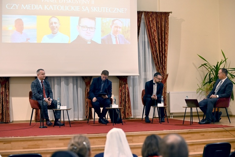 Świdnica. Konferencja "Fake newsem w katolika"