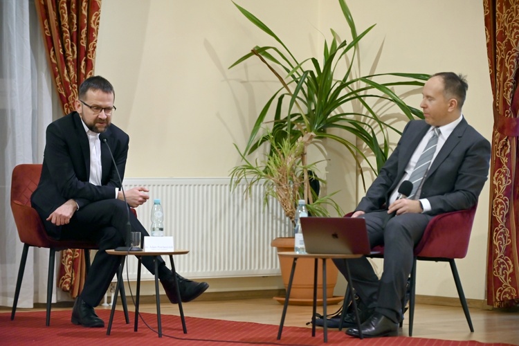 Świdnica. Konferencja "Fake newsem w katolika"