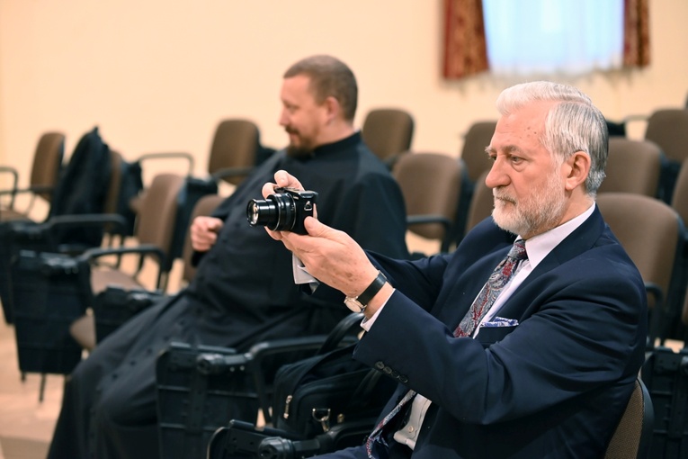 Świdnica. Konferencja "Fake newsem w katolika"