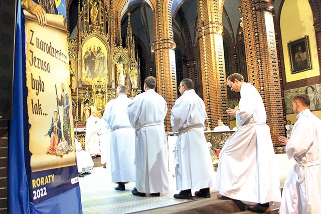 	Nowi szafarze odebrali upoważnienia do pełnienia tej funkcji w Kościele. 