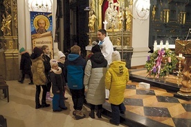 ▲	Z materiałów „Małego Gościa Niedzielnego” korzystają duszpasterze pracujący w katedrze łowickiej.