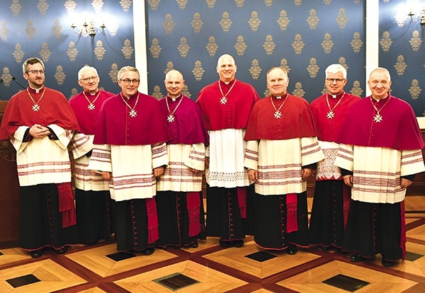 Kapłani wzięli udział w przekazaniu dekretu Stolicy Apostolskiej nadającego patronat św. Mikołaja. Uroczystość odbyła się w ratuszu.
