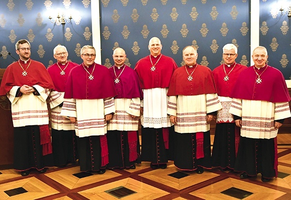 Kapłani wzięli udział w przekazaniu dekretu Stolicy Apostolskiej nadającego patronat św. Mikołaja. Uroczystość odbyła się w ratuszu.