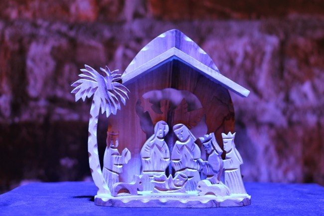 Na ekspozycji jest szopka bożonarodzeniowa z Betlejem.