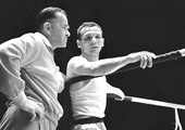 Jerzy Kulej podczas dwóch kolejnych igrzysk zdobył dwa tytuły mistrzowskie. Z lewej strony jego trener Feliks Stamm.