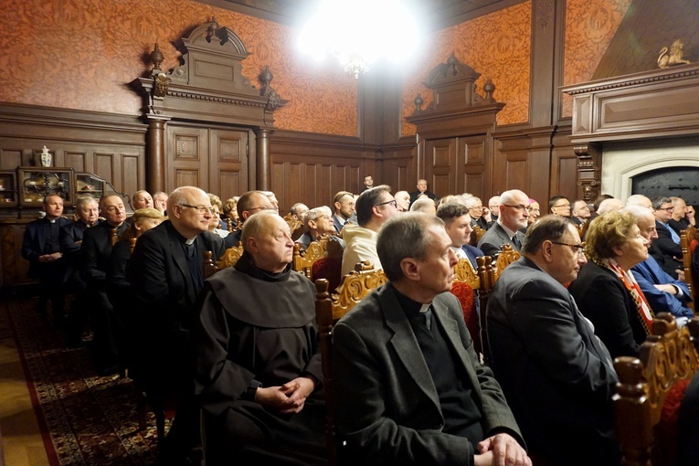 Biskup gliwicki otrzymał Księgę Pamiątkową 