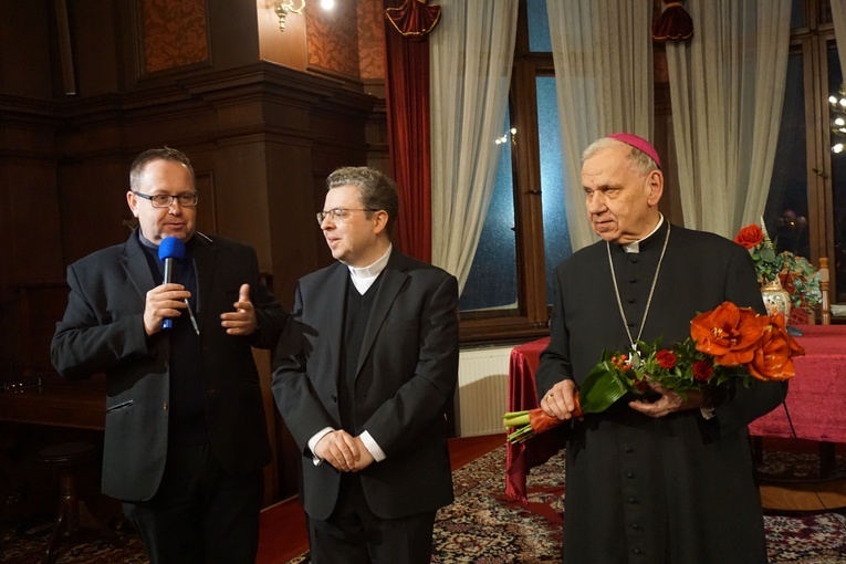 Biskup gliwicki otrzymał Księgę Pamiątkową 