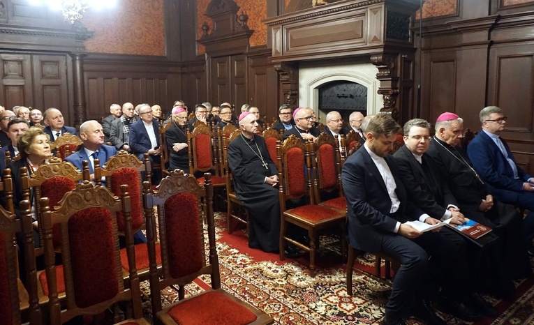 Biskup gliwicki otrzymał Księgę Pamiątkową 