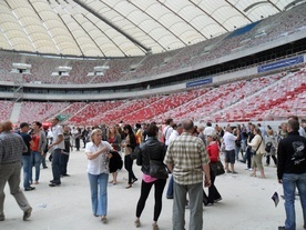 PGE Narodowy w piątek wznawia działalność