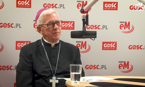 Abp Wiktor Skworc: Wspólne odwiedzanie szopek w parafiach może stać się rodzinną katechezą