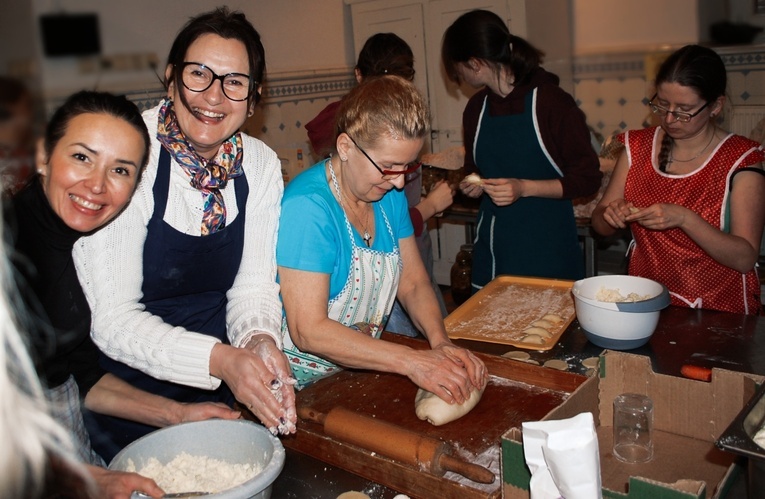 Ulepiły 1600 pierogów dla osób bezdomnych!