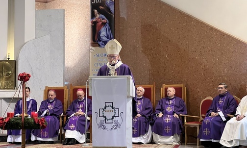 Abp Skworc o Dziewięciu z Wujka: Stali się jak ewangeliczne lampy oświetlające ofiarą życia cały okres stanu wojennego i czas późniejszy
