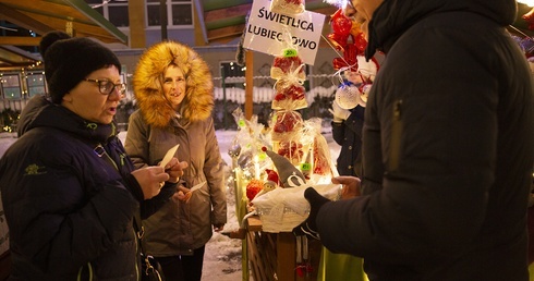 Karlińska wigilia w odnowionym parku